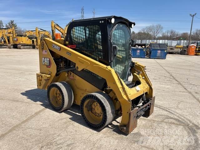 CAT 236D3 滑移装载机
