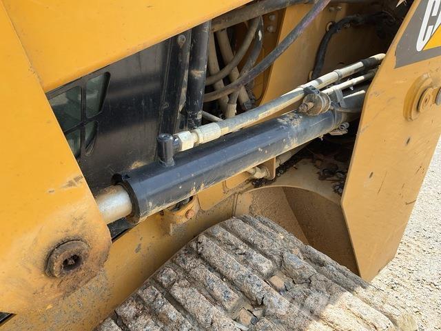 CAT 239D 滑移装载机