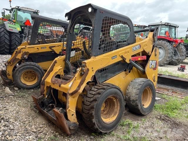 CAT 242D3 滑移装载机
