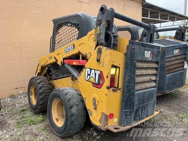 CAT 242D3 滑移装载机