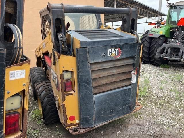 CAT 242D3 滑移装载机