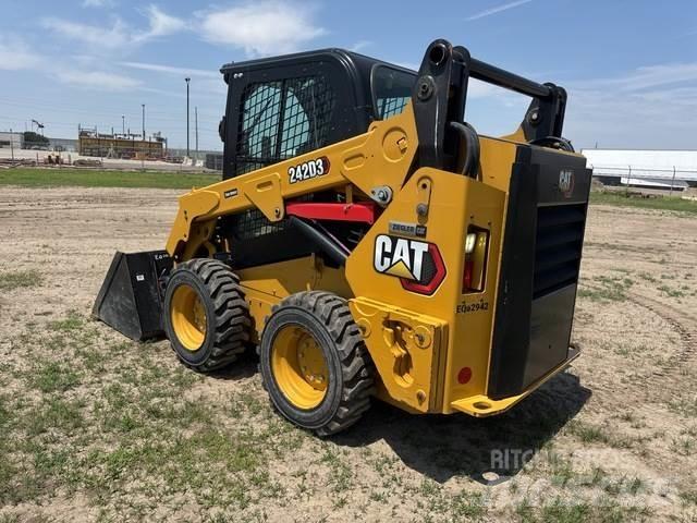 CAT 242D3 滑移装载机