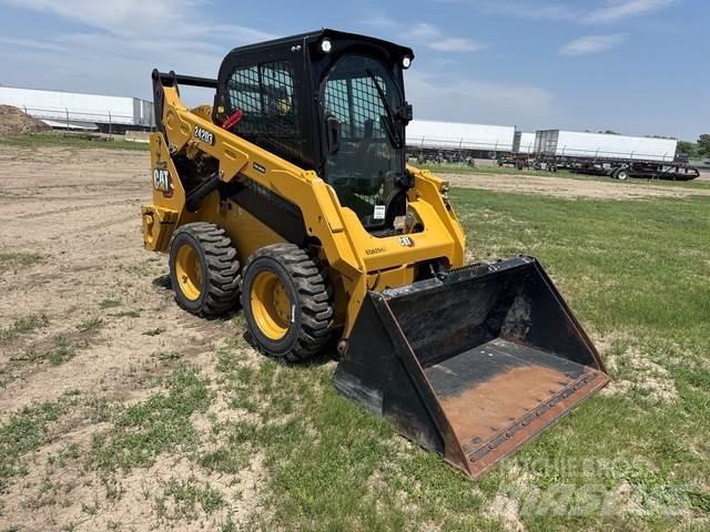 CAT 242D3 滑移装载机