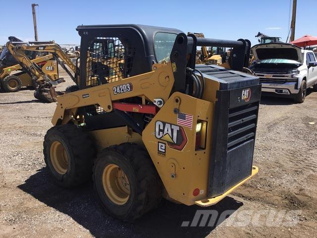 CAT 242D3 滑移装载机