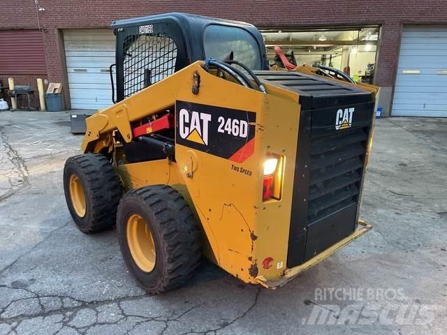 CAT 246D 滑移装载机