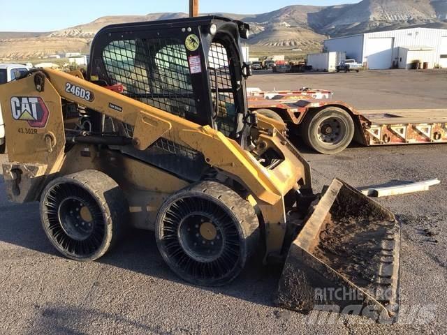 CAT 246D3 滑移装载机