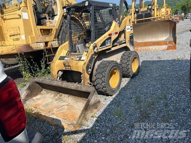 CAT 248 滑移装载机