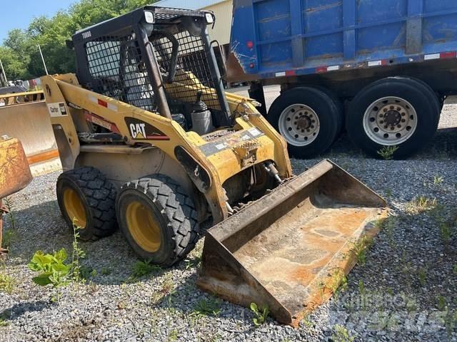 CAT 248 滑移装载机