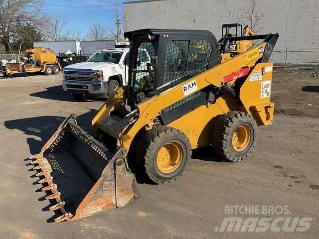 CAT 272D2 滑移装载机