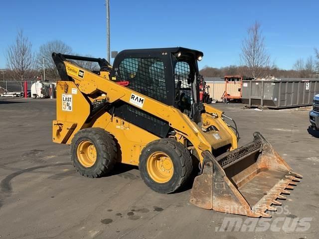 CAT 272D2 滑移装载机