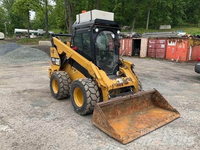 CAT 272D2 XHP 滑移装载机