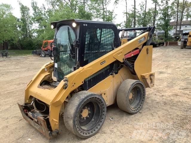 CAT 272D3 滑移装载机