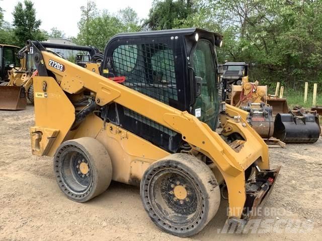 CAT 272D3 滑移装载机