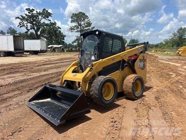 CAT 272D3 滑移装载机