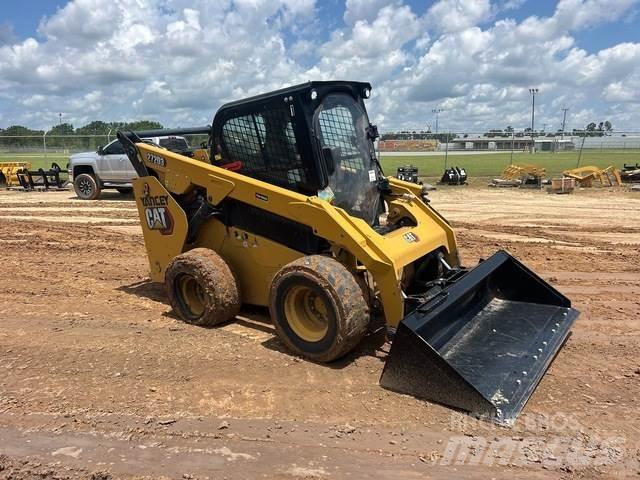CAT 272D3 滑移装载机
