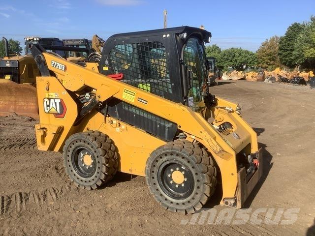 CAT 272D3 滑移装载机