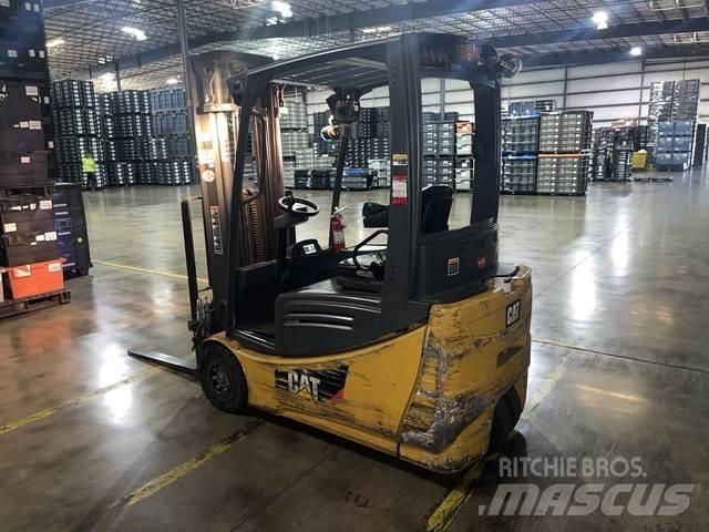 CAT 2ET3000 电动叉车