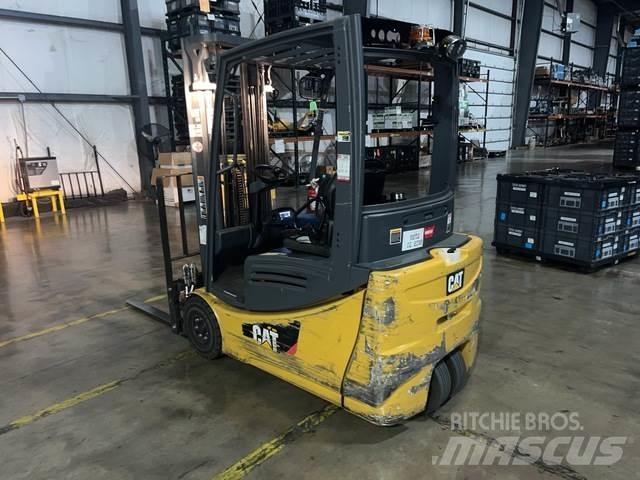 CAT 2ET3000 电动叉车