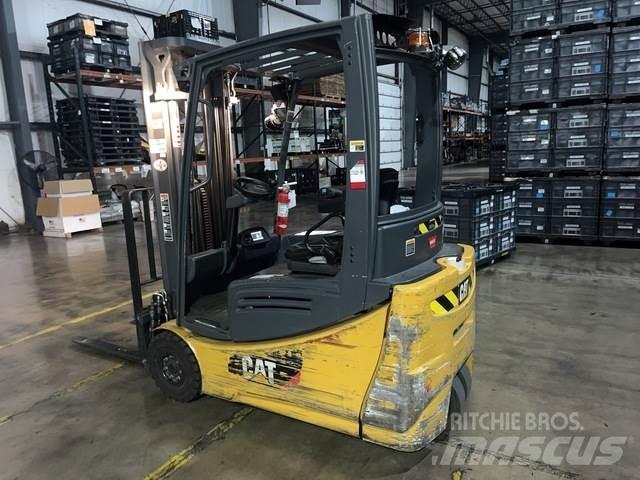 CAT 2ET3000 电动叉车
