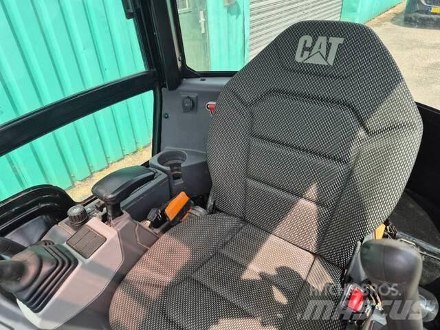 CAT 301.8 小型挖掘机
