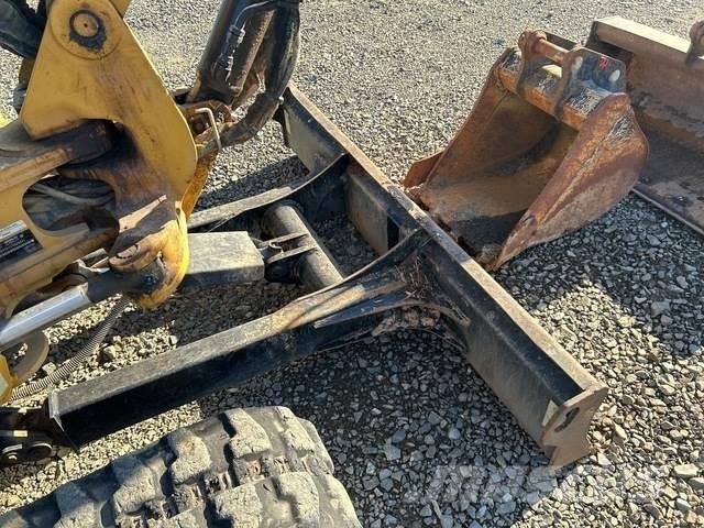 CAT 303.5 CR 小型挖掘机