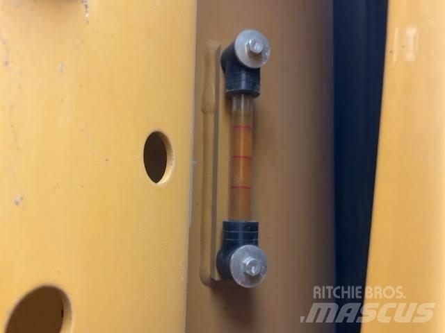 CAT 320 履带挖掘机