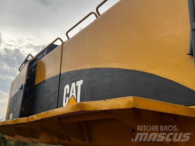 CAT 390DL 履带挖掘机