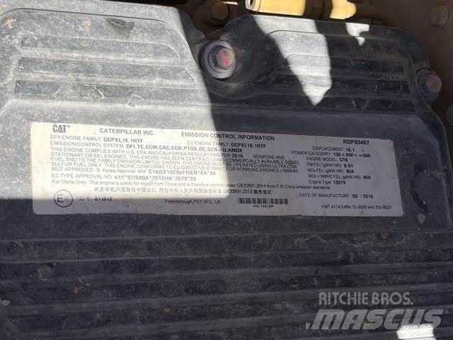 CAT 390FL 履带挖掘机