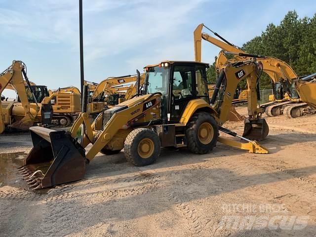 CAT 440 反铲装载机