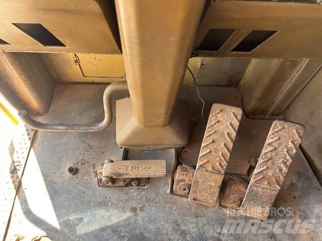 CAT 633E 铲运机