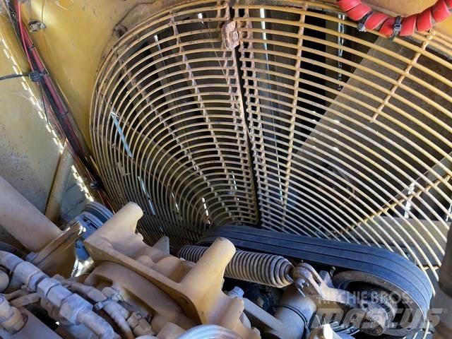 CAT 651E 铲运机