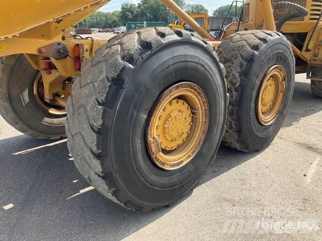 CAT 725 铰接式自卸车