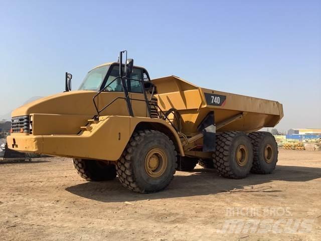 CAT 740 铰接式自卸车