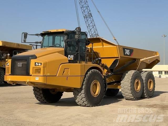 CAT 745 铰接式自卸车