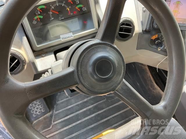 CAT 745 铰接式自卸车
