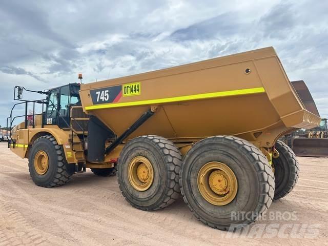 CAT 745 铰接式自卸车