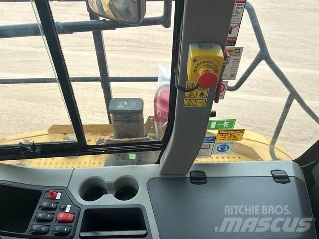 CAT 745 铰接式自卸车