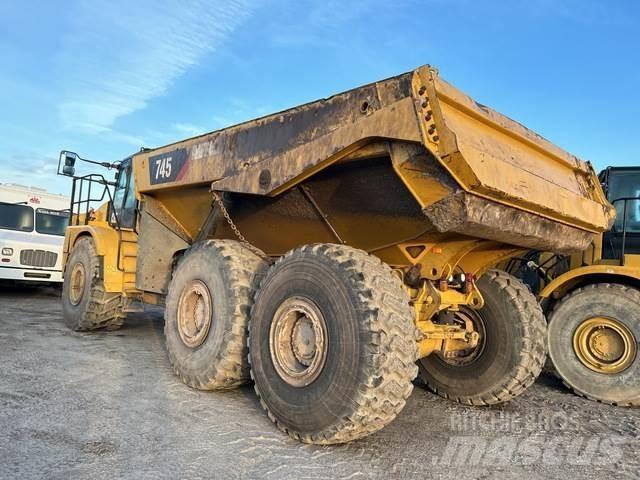 CAT 745 铰接式自卸车