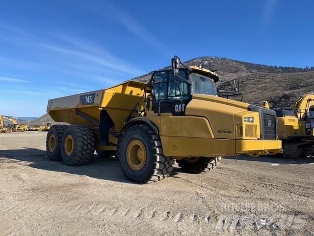 CAT 745 铰接式自卸车