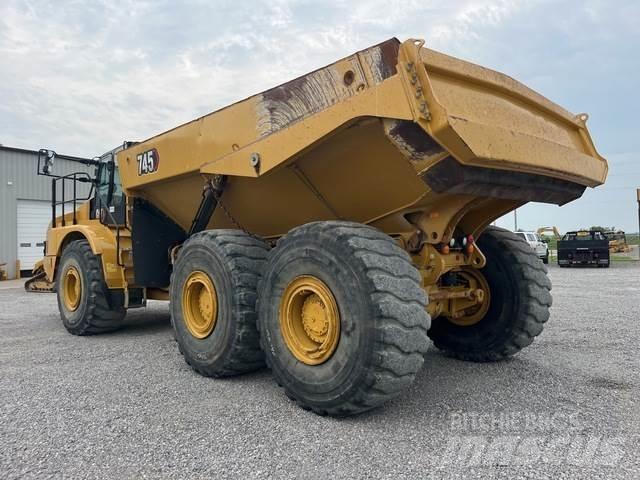 CAT 745 铰接式自卸车