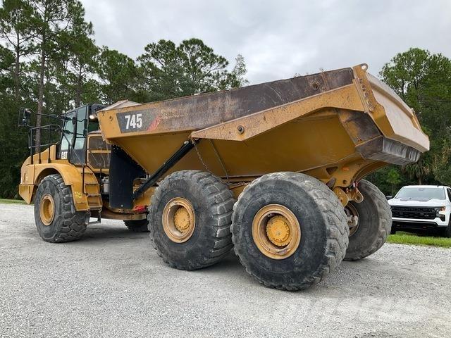 CAT 745 铰接式自卸车