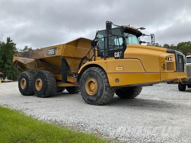 CAT 745 铰接式自卸车