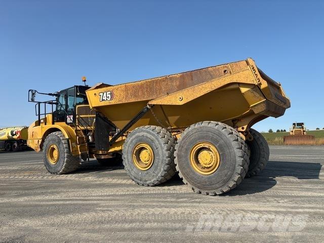 CAT 745 铰接式自卸车