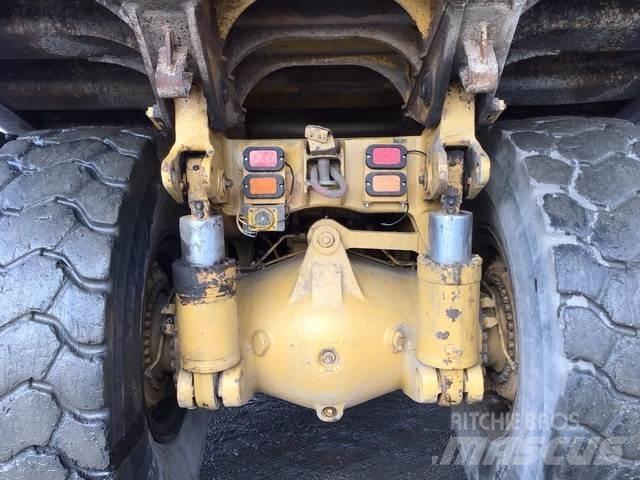 CAT 775B 铰接式自卸车