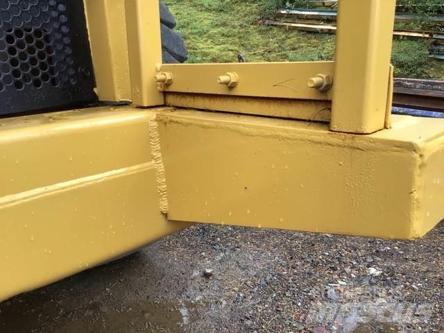 CAT 775D 铰接式自卸车