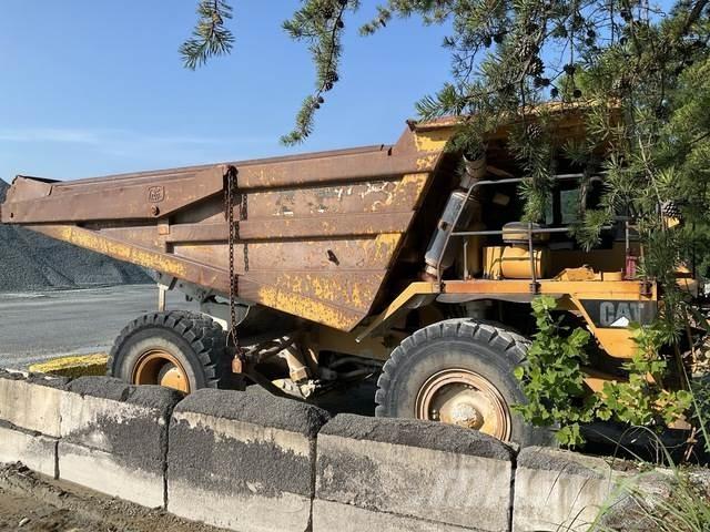 CAT 775D 铰接式自卸车