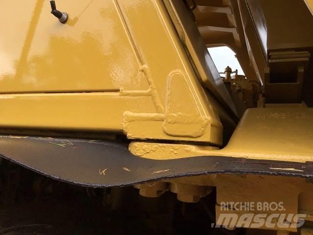 CAT 775E 铰接式自卸车