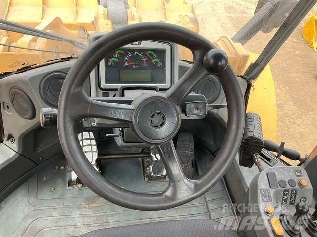CAT 966L 轮式装载机