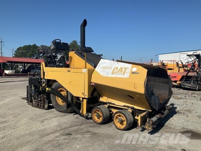 CAT AP-600D 沥青摊铺机