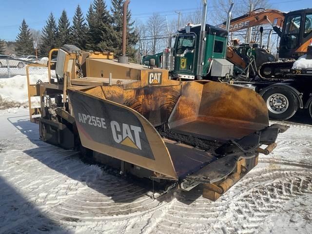 CAT AP255E 沥青摊铺机